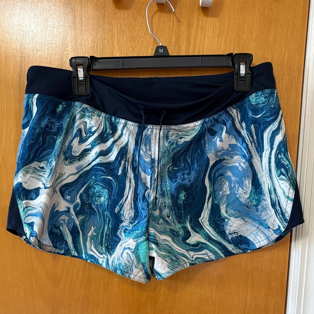 Patagonia Women's Blue and White Swirl Athletic Shorts